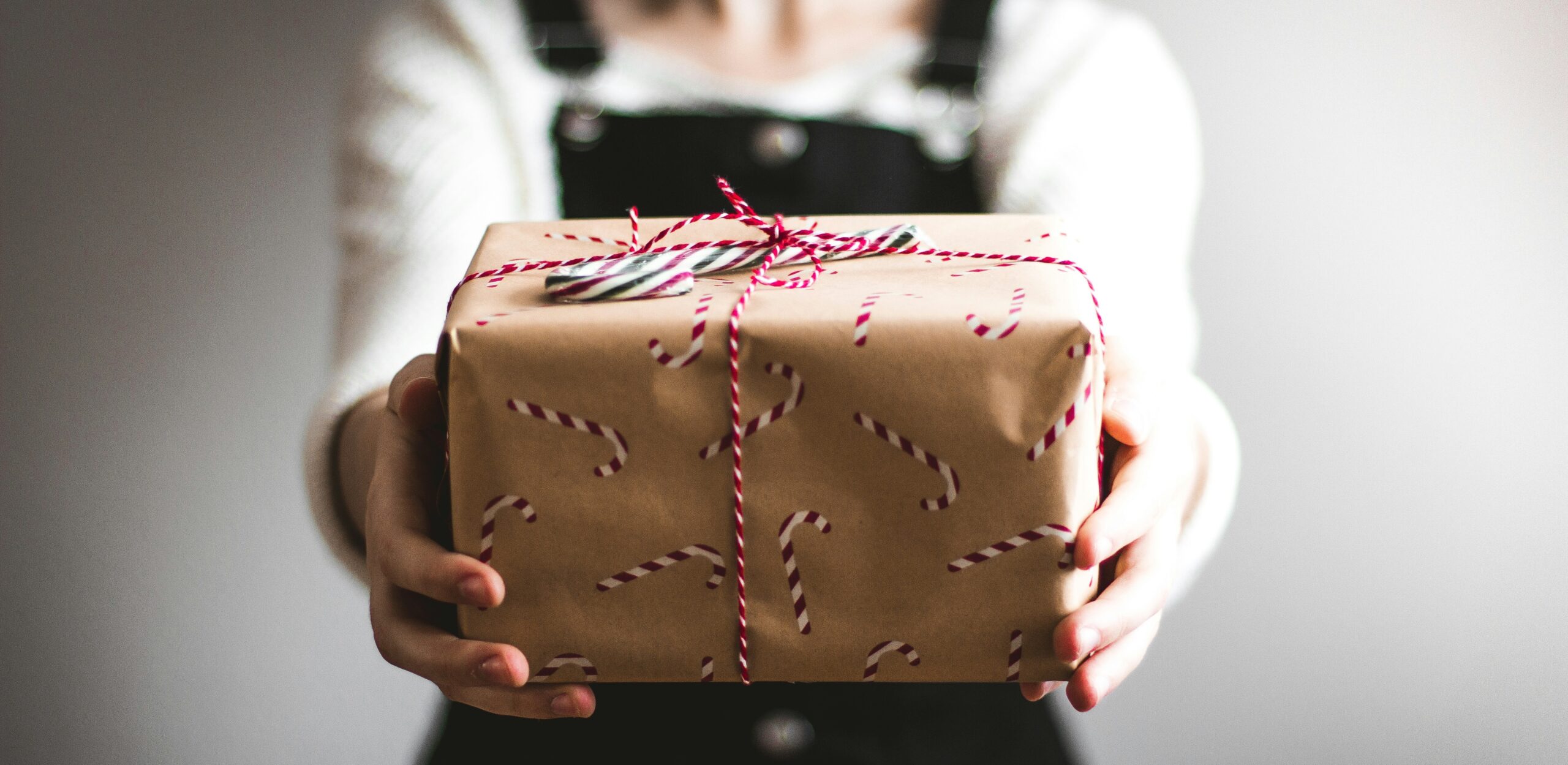 Lire la suite à propos de l’article Noël : pensez aux dons manuels et aux présents d’usage !
